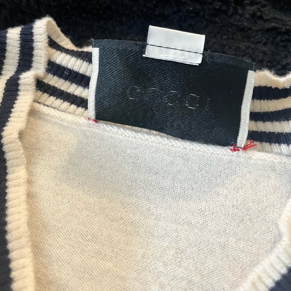 Authentic Gucci BEE Embroidery V-neck Knit Sweater - Picture 12 of 13